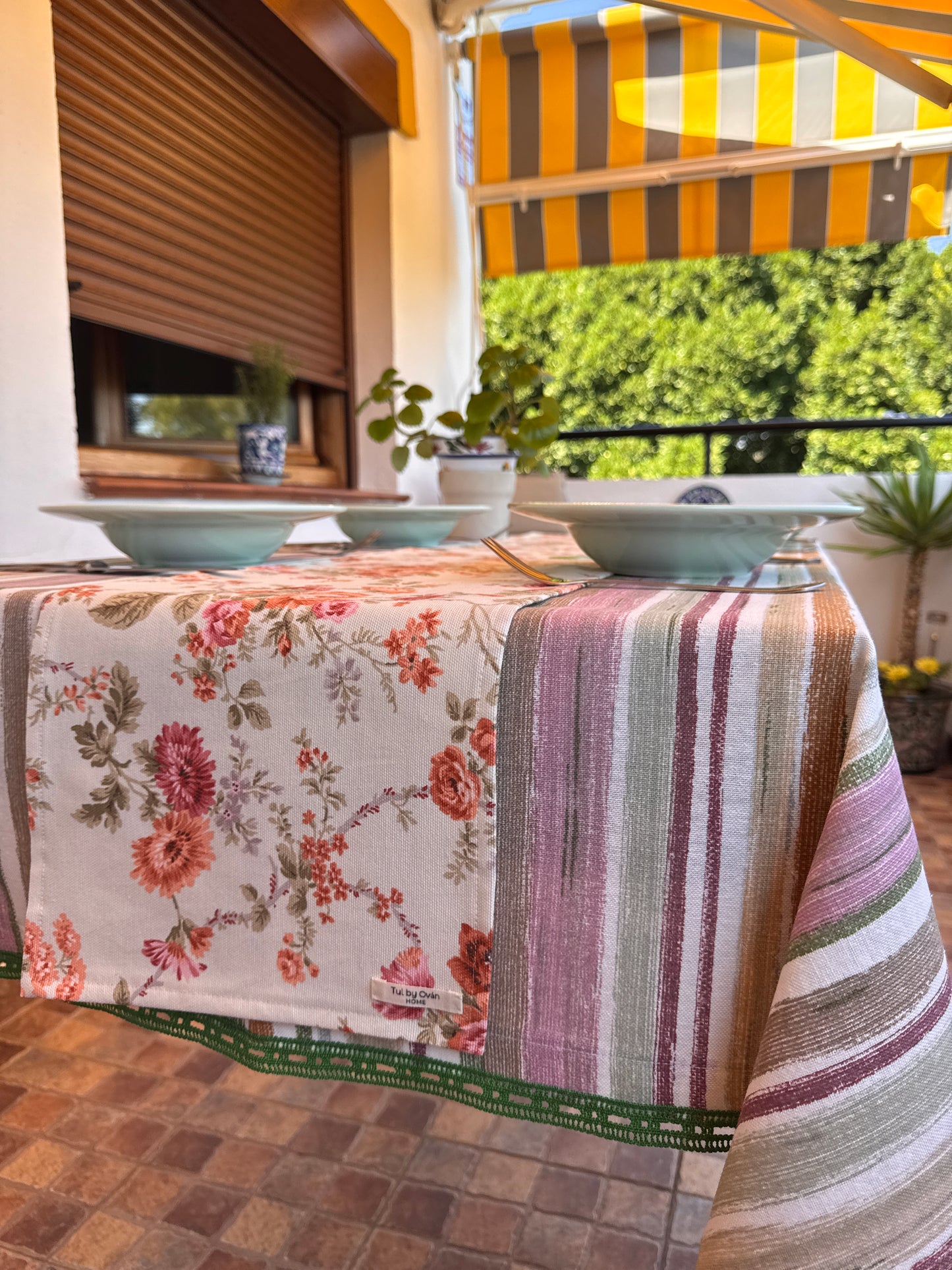 Silvestre table runner