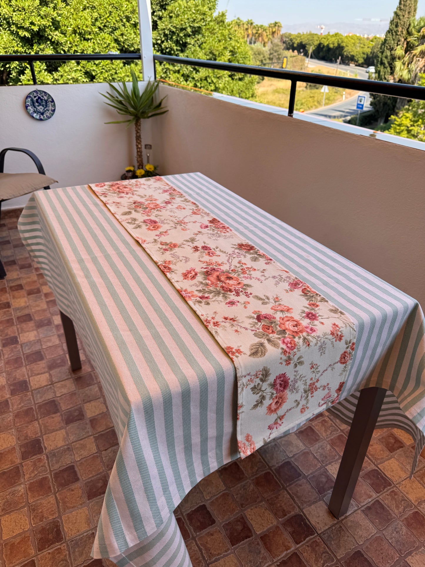 Silvestre table runner