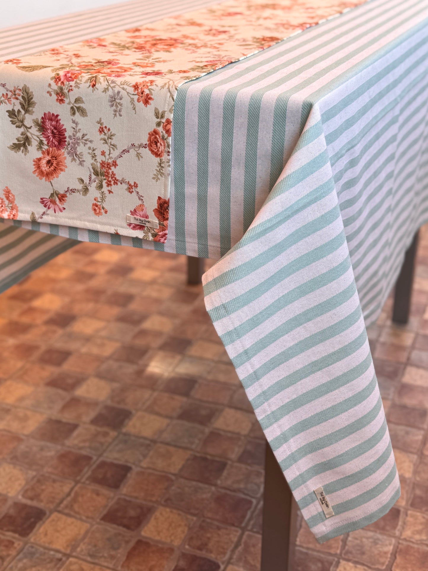Silvestre table runner