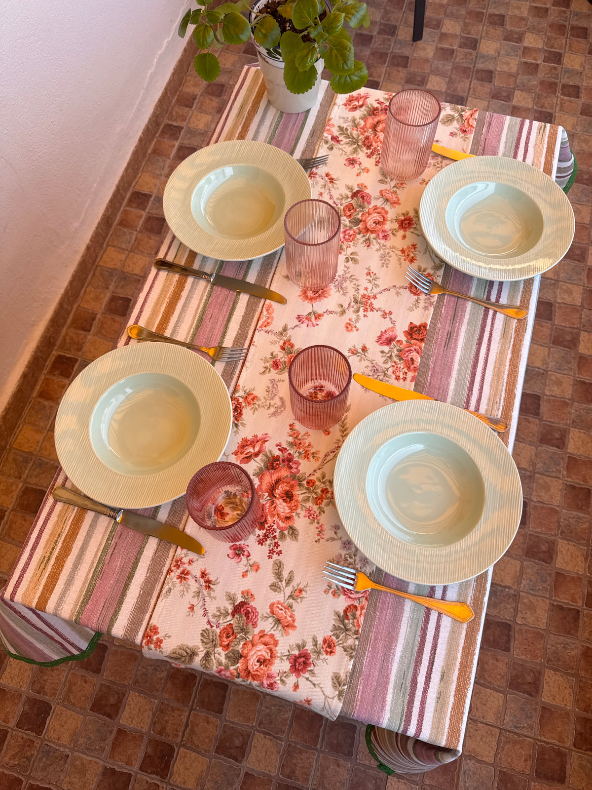 Silvestre table runner