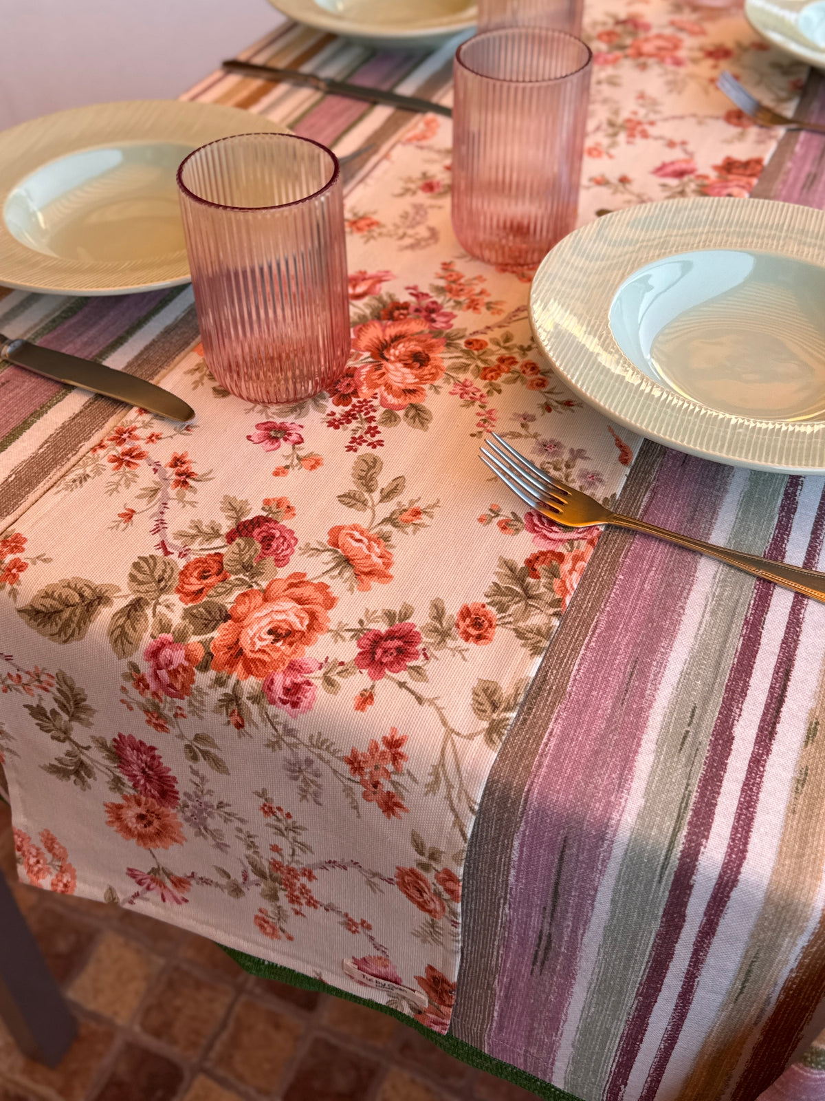 Silvestre table runner