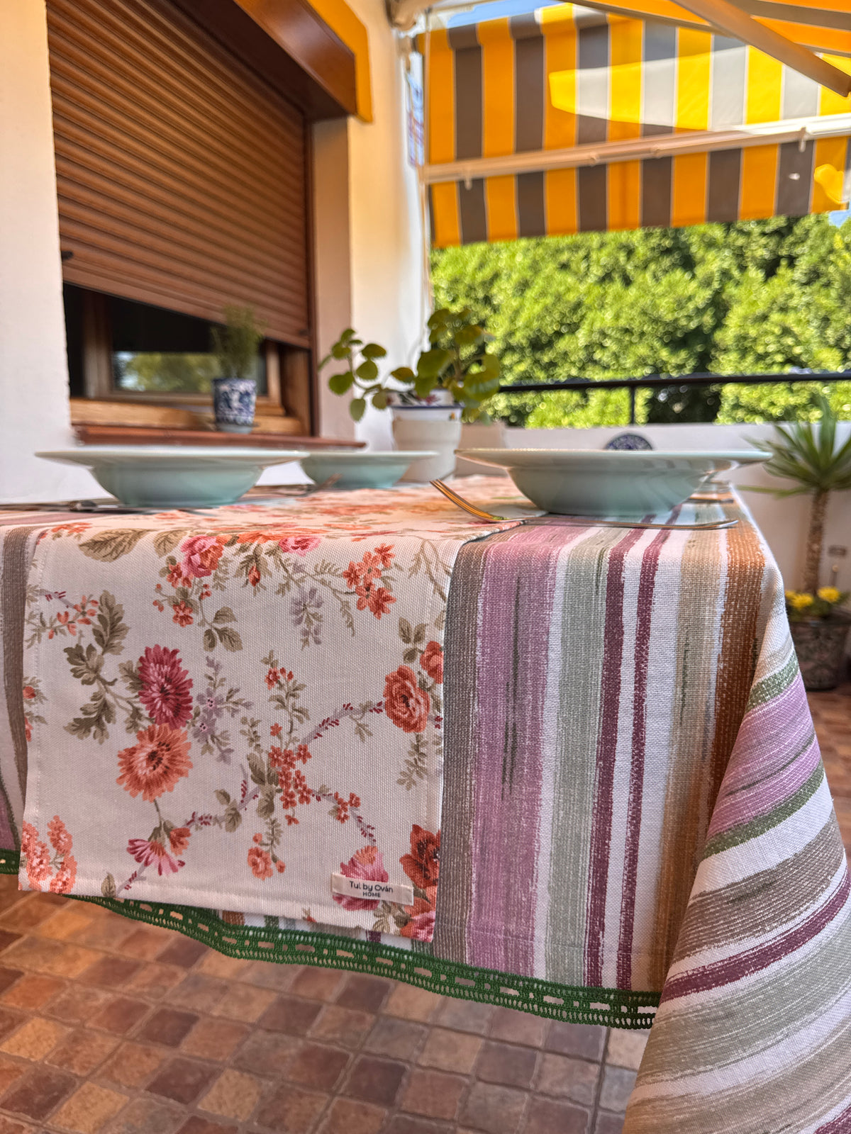 Silvestre table runner