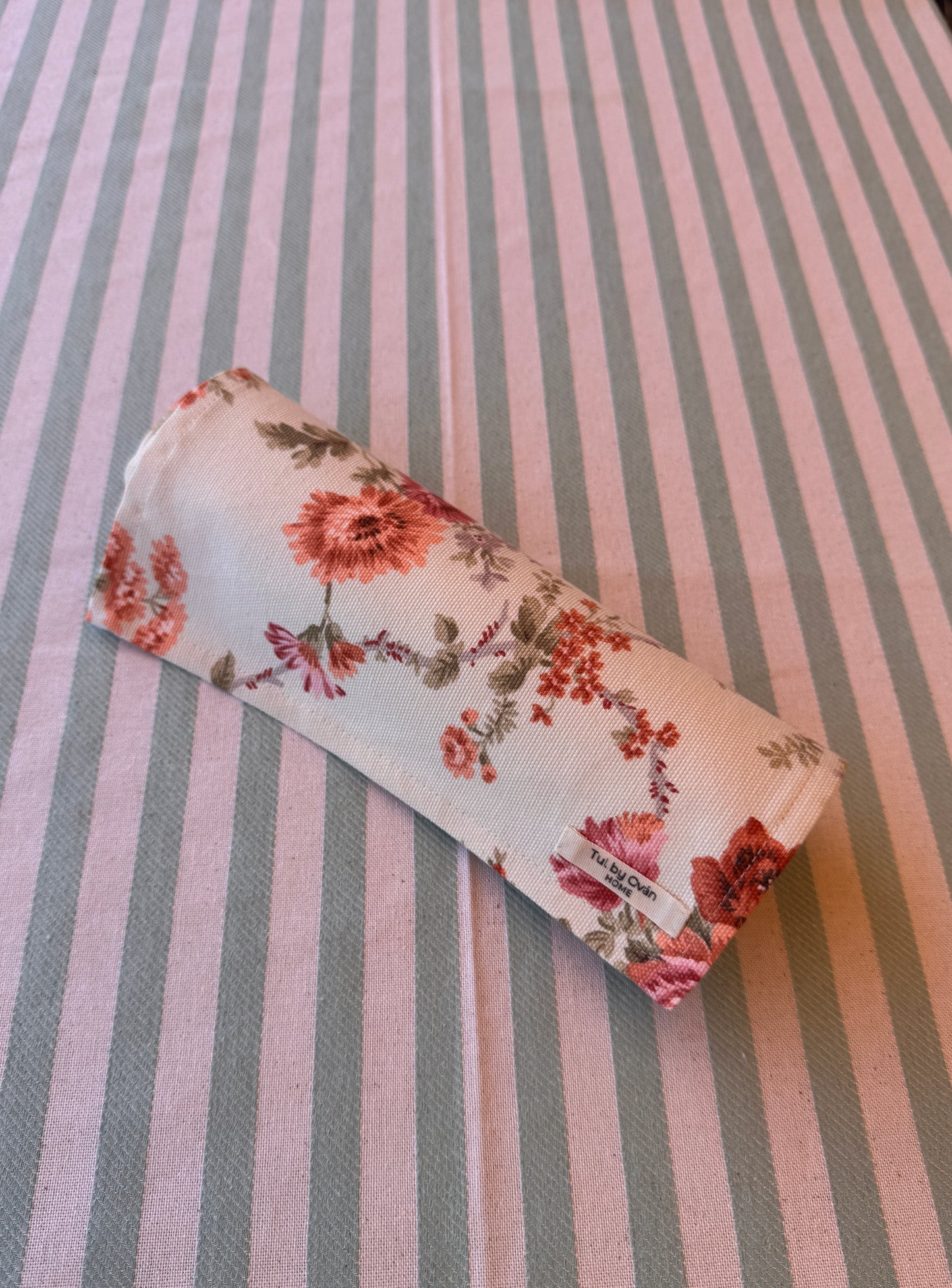 Silvestre table runner