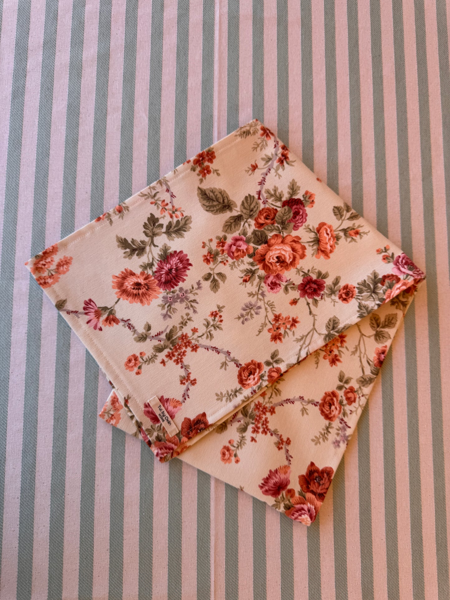 Silvestre table runner